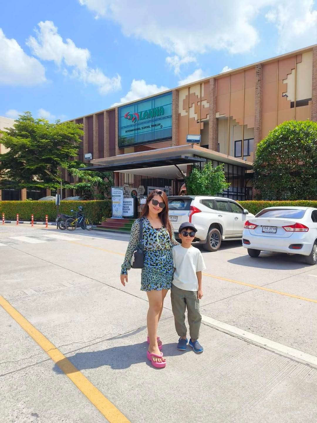 Htoo Htoo & Mommy 